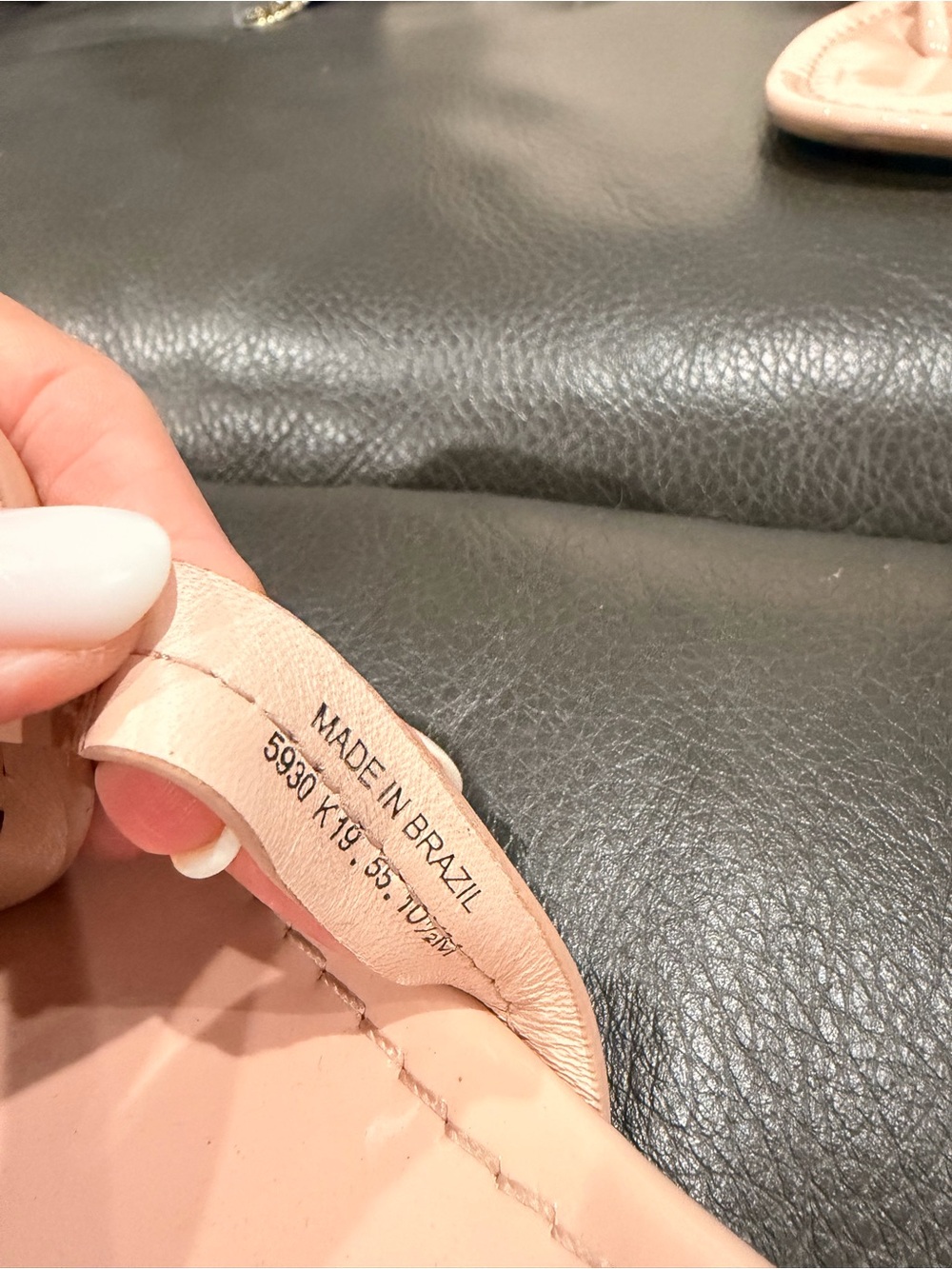 Tory Burch Pink Patent Leather Miller Logo Thong Sandals - Picture 5 of 5